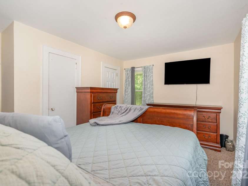 39 Selma Drive, Mooresville, NC 28115.  MLS# CAR4266984, YatesRealty ID 19283. 