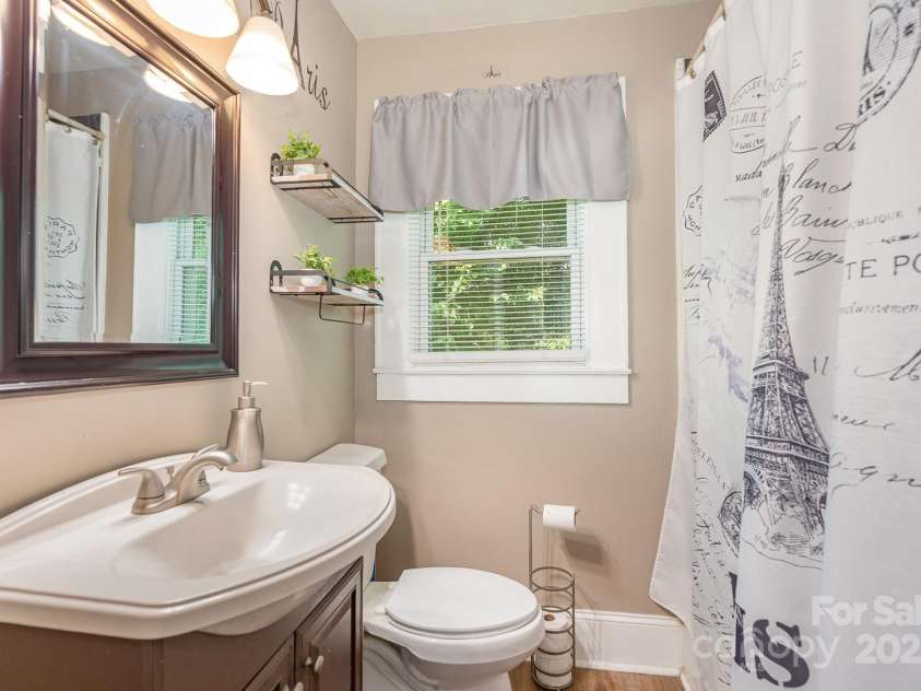 39 Selma Drive, Mooresville, NC 28115.  MLS# CAR4266984, YatesRealty ID 19283. 