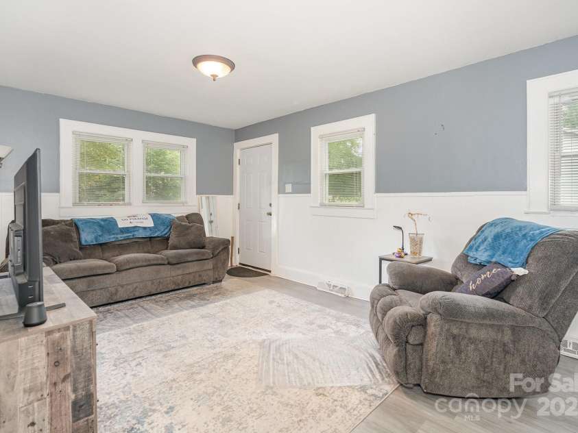 39 Selma Drive, Mooresville, NC 28115.  MLS# CAR4266984, YatesRealty ID 19283. 