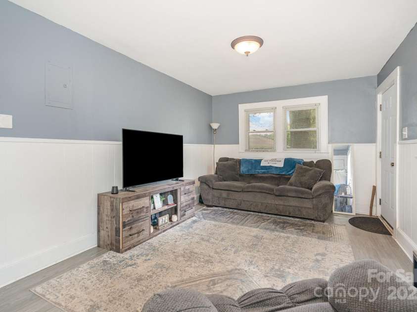 39 Selma Drive, Mooresville, NC 28115.  MLS# CAR4266984, YatesRealty ID 19283. 