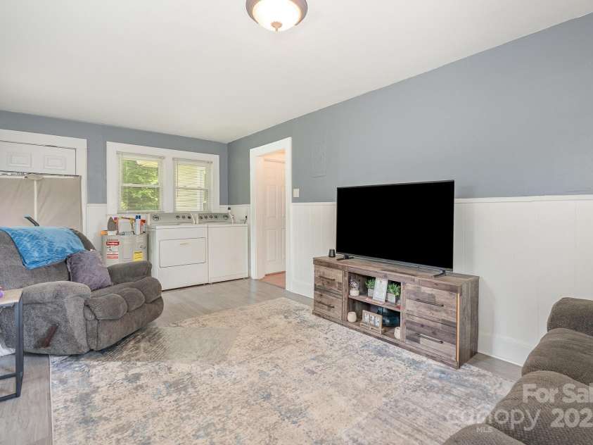 39 Selma Drive, Mooresville, NC 28115.  MLS# CAR4266984, YatesRealty ID 19283. 