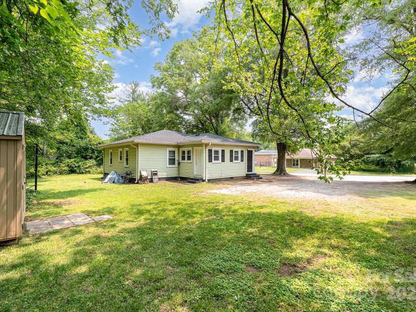 39 Selma Drive, Mooresville, NC 28115.  MLS# CAR4266984, YatesRealty ID 19283. 