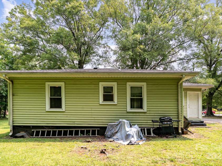 39 Selma Drive, Mooresville, NC 28115.  MLS# CAR4266984, YatesRealty ID 19283. 