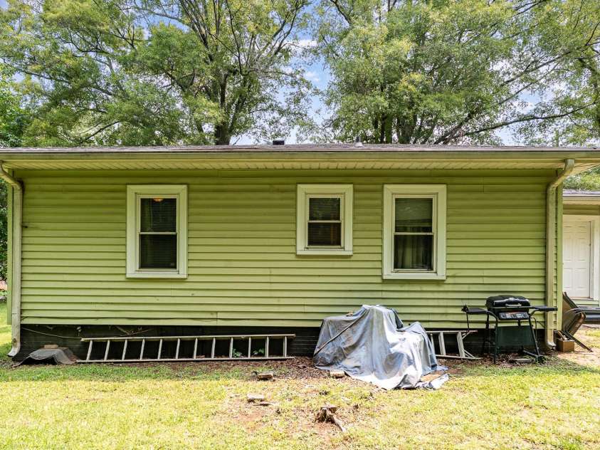 39 Selma Drive, Mooresville, NC 28115.  MLS# CAR4266984, YatesRealty ID 19283. 