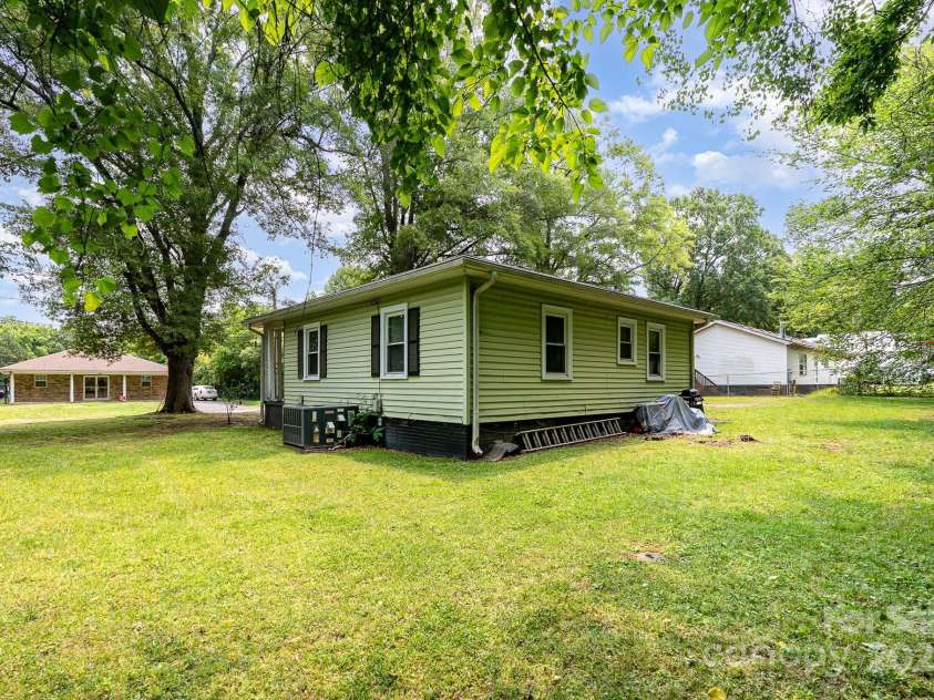 39 Selma Drive, Mooresville, NC 28115.  MLS# CAR4266984, YatesRealty ID 19283. 
