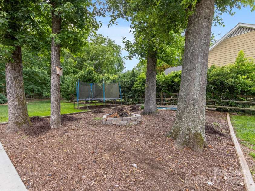 9908 Park Springs Court, Charlotte, NC 28210.  MLS# CAR4269654, YatesRealty ID 19287. 