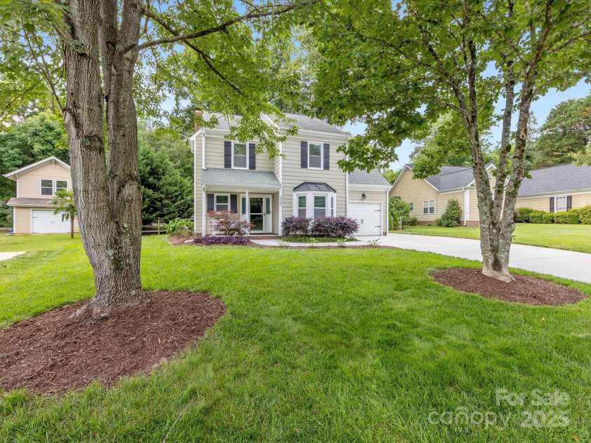 9908 Park Springs Court, Charlotte, NC 28210.  MLS# CAR4269654, YatesRealty ID 19287. Beautiful lot on a cul-de-sac street