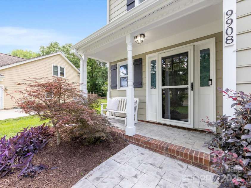 9908 Park Springs Court, Charlotte, NC 28210.  MLS# CAR4269654, YatesRealty ID 19287. Front Porch