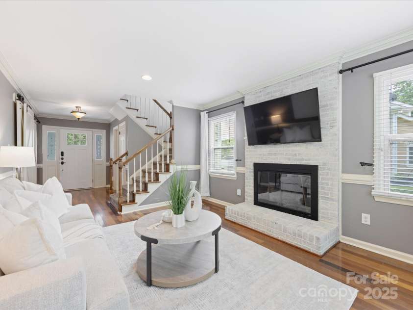 9908 Park Springs Court, Charlotte, NC 28210.  MLS# CAR4269654, YatesRealty ID 19287. Living Room