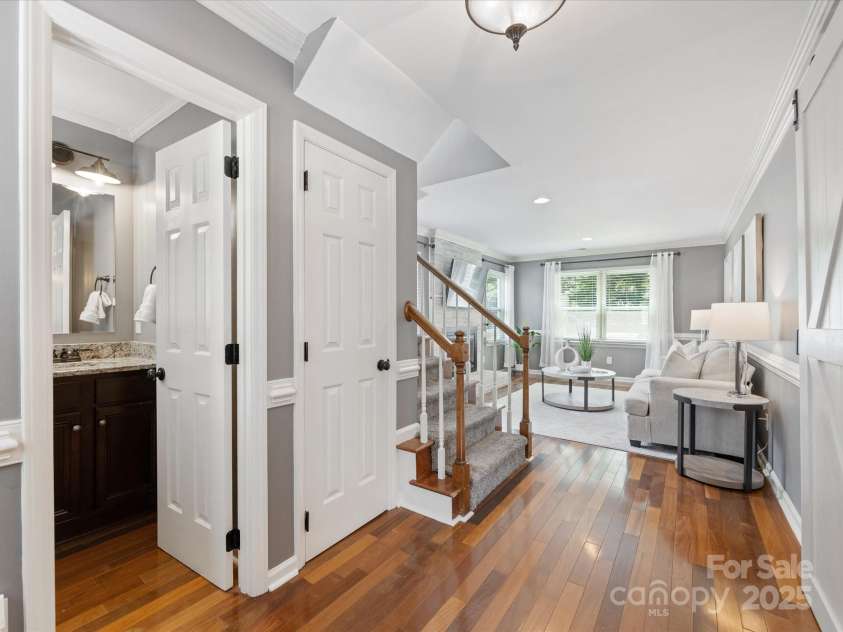9908 Park Springs Court, Charlotte, NC 28210.  MLS# CAR4269654, YatesRealty ID 19287. Open floor plan with natural light