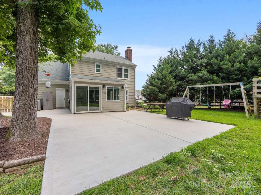 9908 Park Springs Court, Charlotte, NC 28210.  MLS# CAR4269654, YatesRealty ID 19287. Patio and sunroom- perfect for relaxing and entertaining!