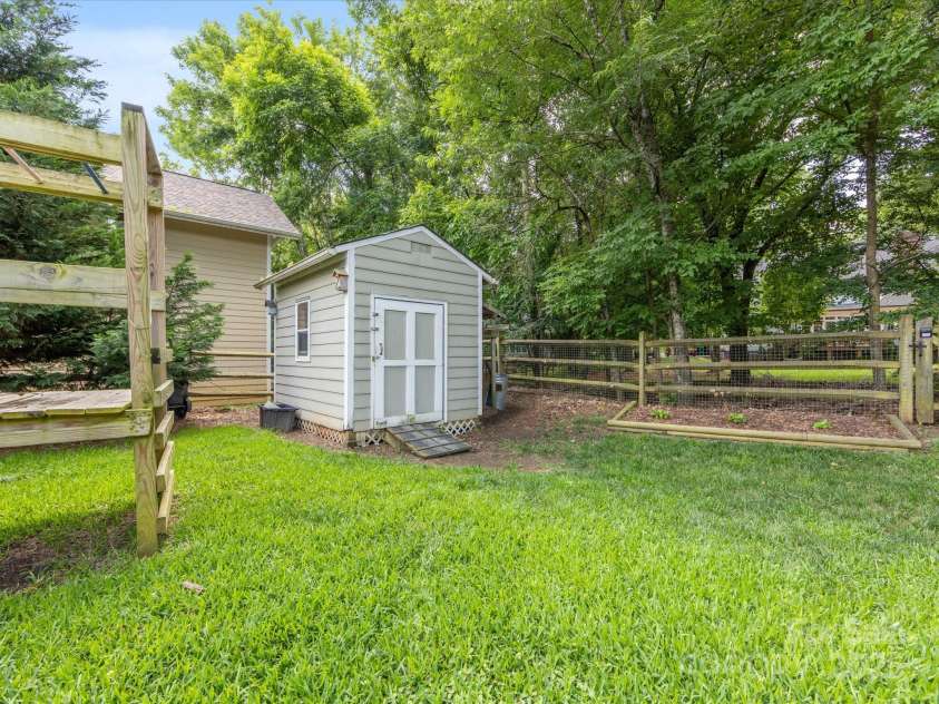 9908 Park Springs Court, Charlotte, NC 28210.  MLS# CAR4269654, YatesRealty ID 19287. Shed in backyard