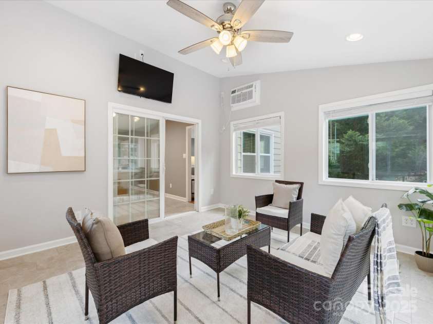 9908 Park Springs Court, Charlotte, NC 28210.  MLS# CAR4269654, YatesRealty ID 19287. Sunroom