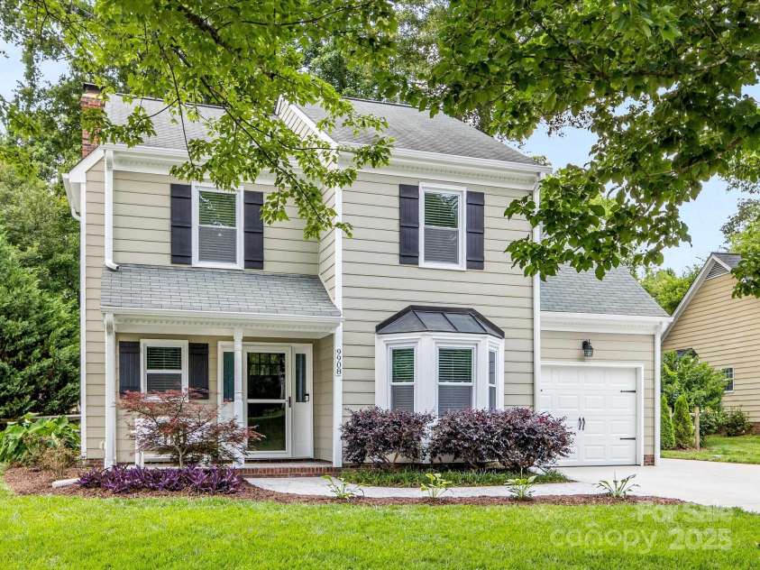 9908 Park Springs Court, Charlotte, NC 28210.  MLS# CAR4269654, YatesRealty ID 19287. Welcome Home to 9908 Park Springs Court in Cameron Wood!