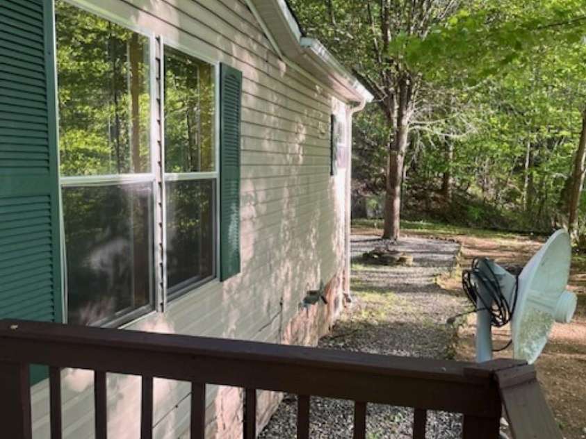 50 Wabash Drive, Sylva, NC 28779.  MLS# CAR4377867, YatesRealty ID 19288. 