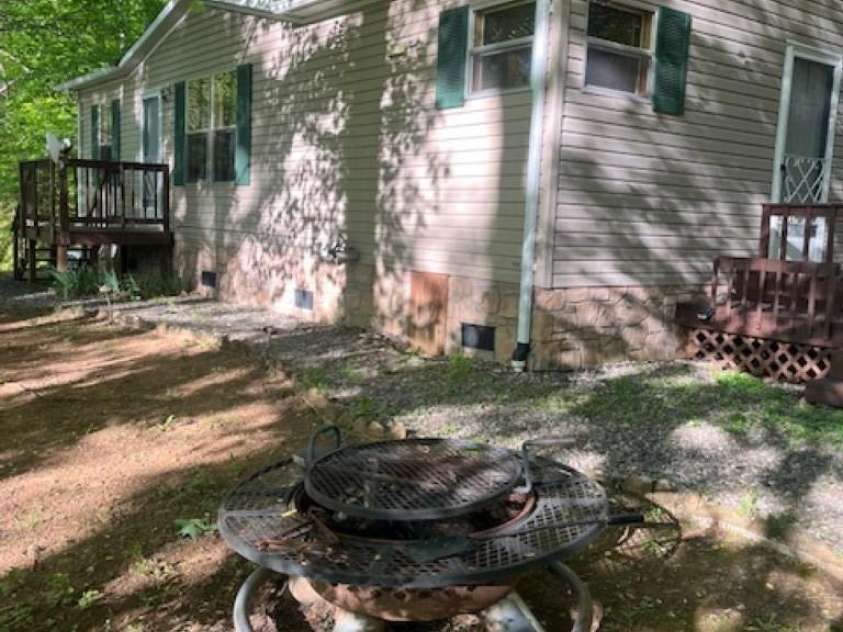 50 Wabash Drive, Sylva, NC 28779.  MLS# CAR4377867, YatesRealty ID 19288. 