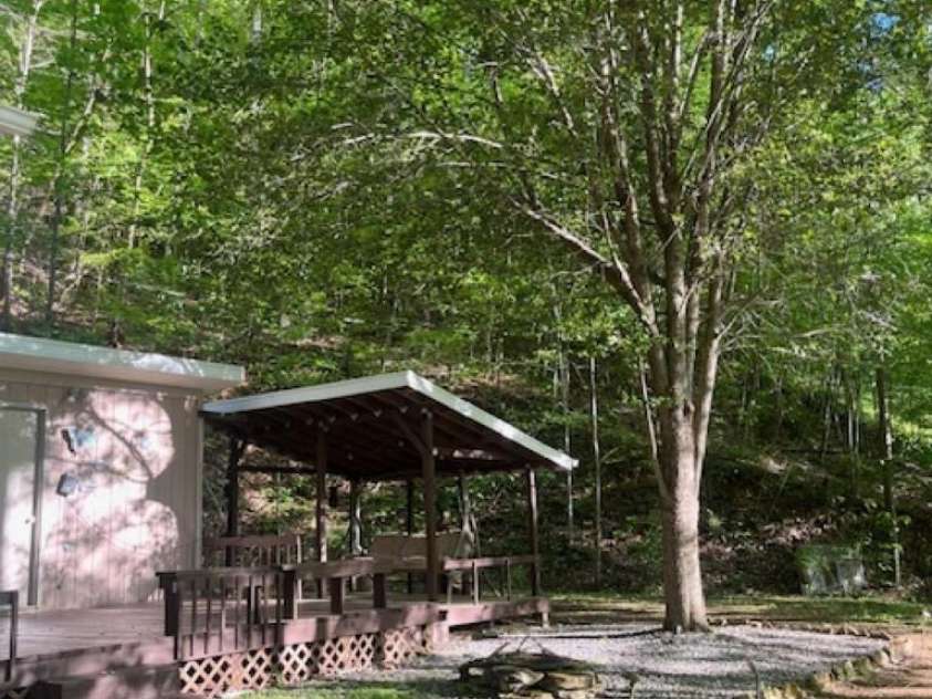 50 Wabash Drive, Sylva, NC 28779.  MLS# CAR4377867, YatesRealty ID 19288. 