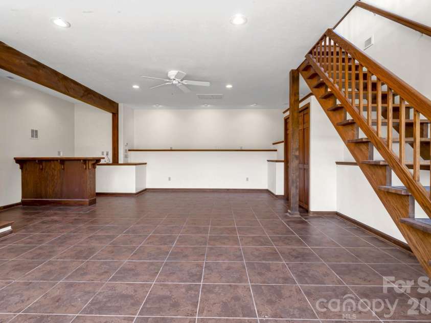 3104 Cove Loop Road, Hendersonville, NC 28739.  MLS# CAR4362842, YatesRealty ID 19289. Large Flex Space
