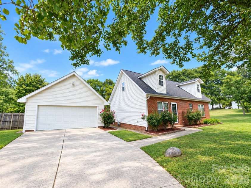 4463 legend Street, Concord, NC 29027.  MLS# CAR4347692, YatesRealty ID 1929. 