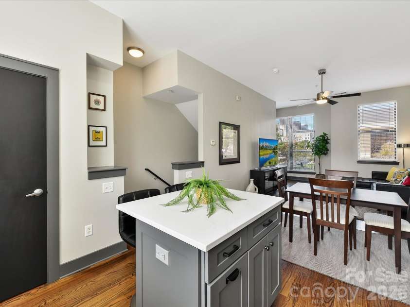 420 Mcdowell Street, Charlotte, NC 28204.  MLS# CAR4368184, YatesRealty ID 19290. Center Island with Seating