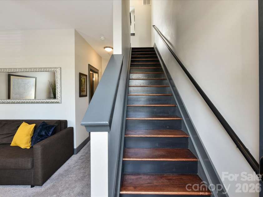 420 Mcdowell Street, Charlotte, NC 28204.  MLS# CAR4368184, YatesRealty ID 19290. Let's Go Upstairs to Upper Level