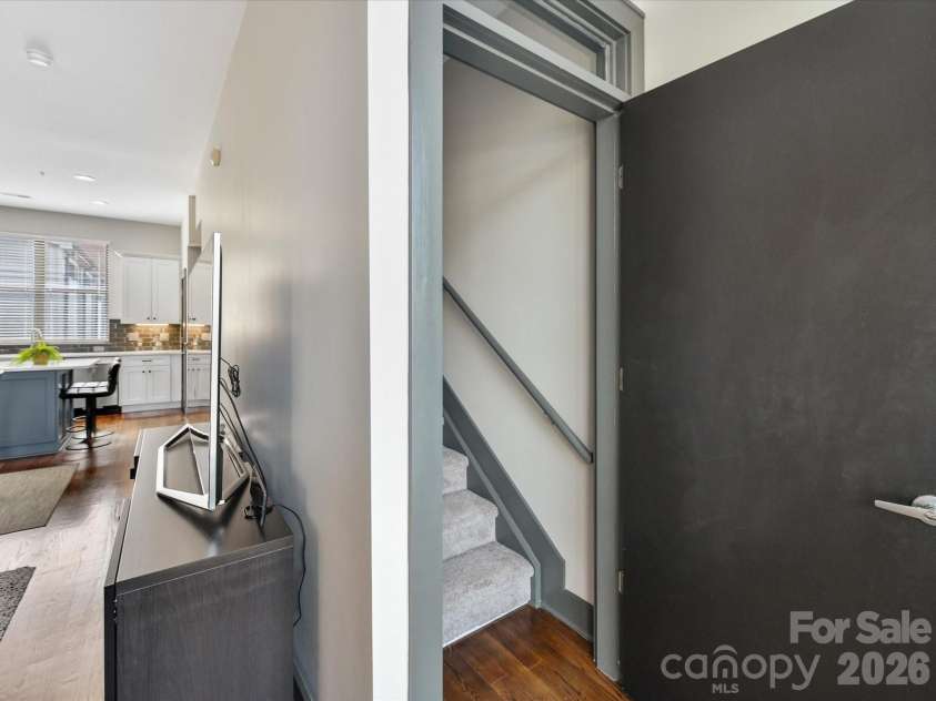 420 Mcdowell Street, Charlotte, NC 28204.  MLS# CAR4368184, YatesRealty ID 19290. Let's head up to the Primary Suite