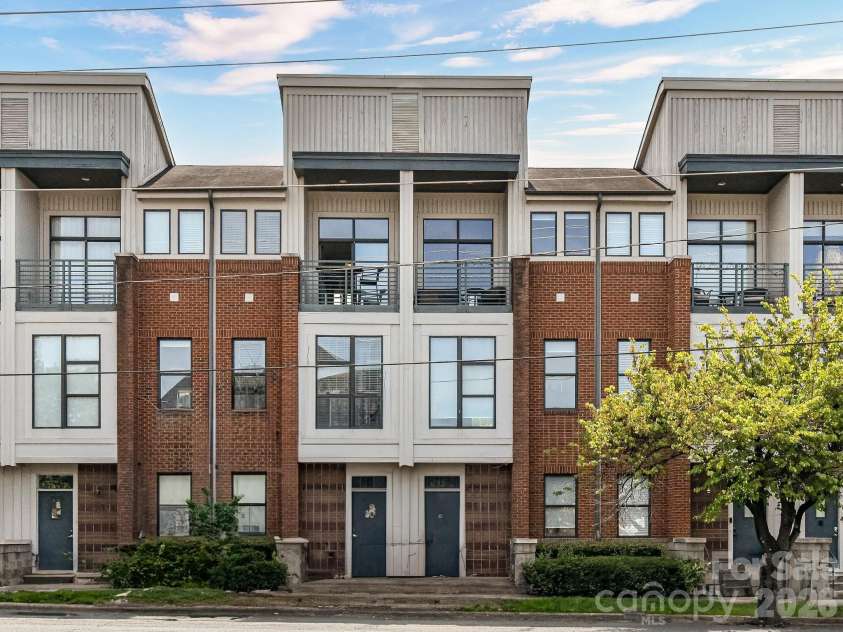 420 Mcdowell Street, Charlotte, NC 28204.  MLS# CAR4368184, YatesRealty ID 19290. M Street Condos