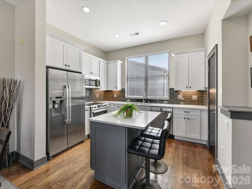420 Mcdowell Street, Charlotte, NC 28204.  MLS# CAR4368184, YatesRealty ID 19290. Open Kitchen