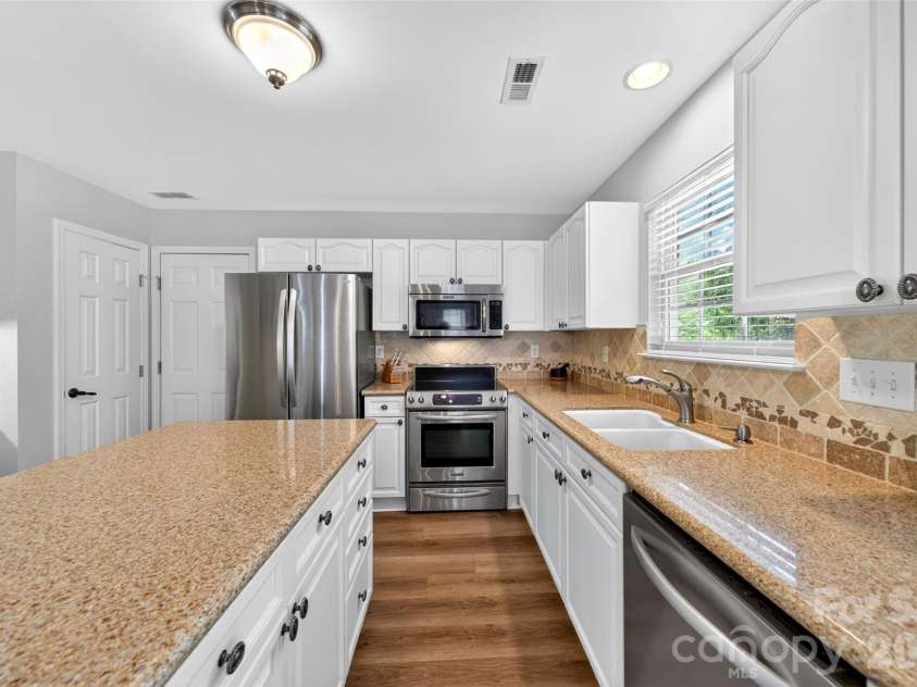 118 Easy Street, Mooresville, NC 28117.  MLS# CAR4367530, YatesRealty ID 19291. Large center island anchors the space and provides excellent work and entertaining space