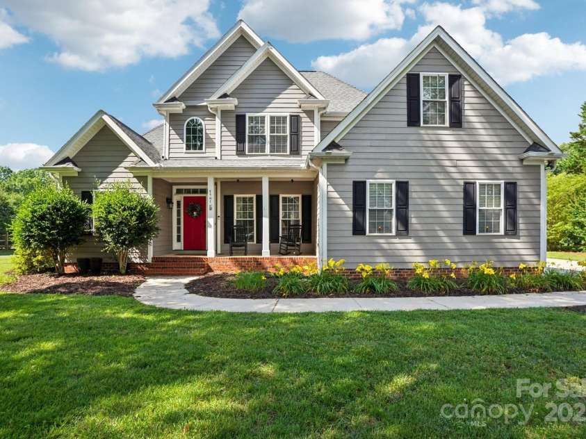 175 Turnberry Lane, Mooresville, NC 28117.  MLS# CAR4266783, YatesRealty ID 19292. 