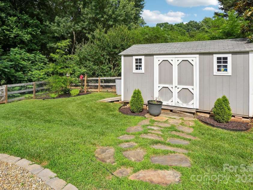 175 Turnberry Lane, Mooresville, NC 28117.  MLS# CAR4266783, YatesRealty ID 19292. 