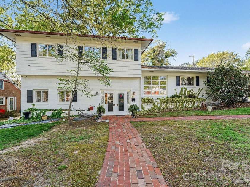 507 Florham Drive, High Point, NC 27262.  MLS# CAR4367712, YatesRealty ID 19293. 