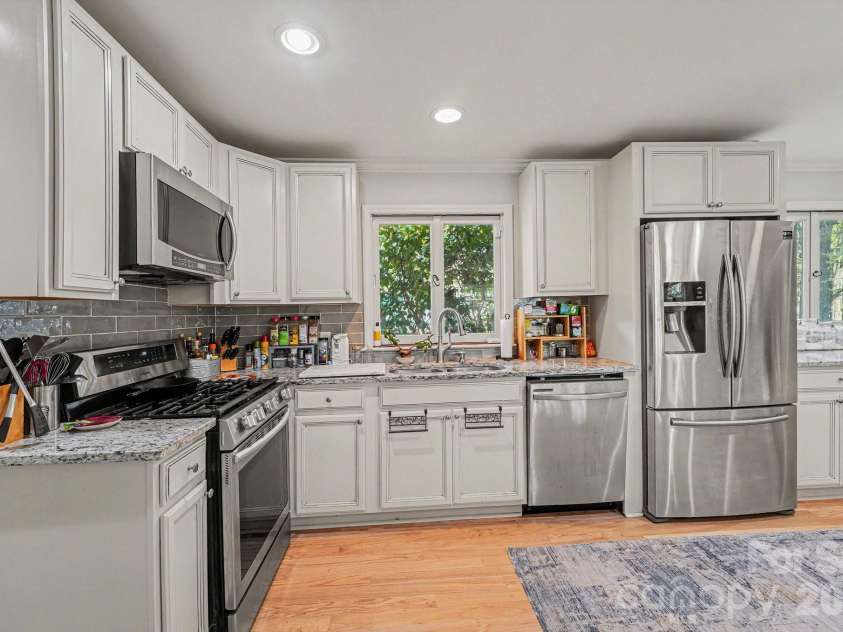 507 Florham Drive, High Point, NC 27262.  MLS# CAR4367712, YatesRealty ID 19293. 