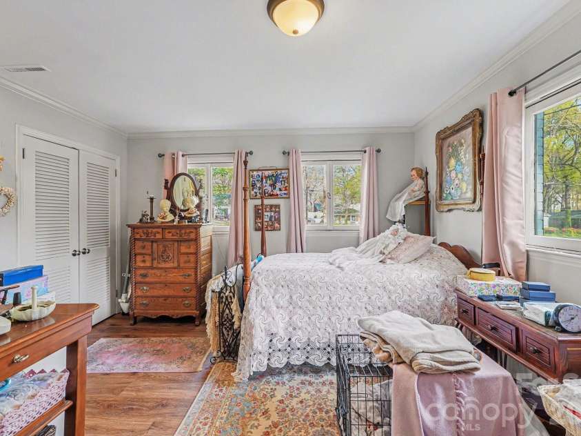 507 Florham Drive, High Point, NC 27262.  MLS# CAR4367712, YatesRealty ID 19293. 