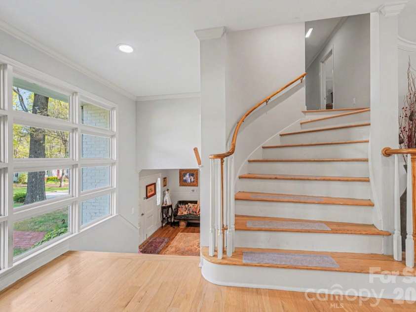 507 Florham Drive, High Point, NC 27262.  MLS# CAR4367712, YatesRealty ID 19293. 