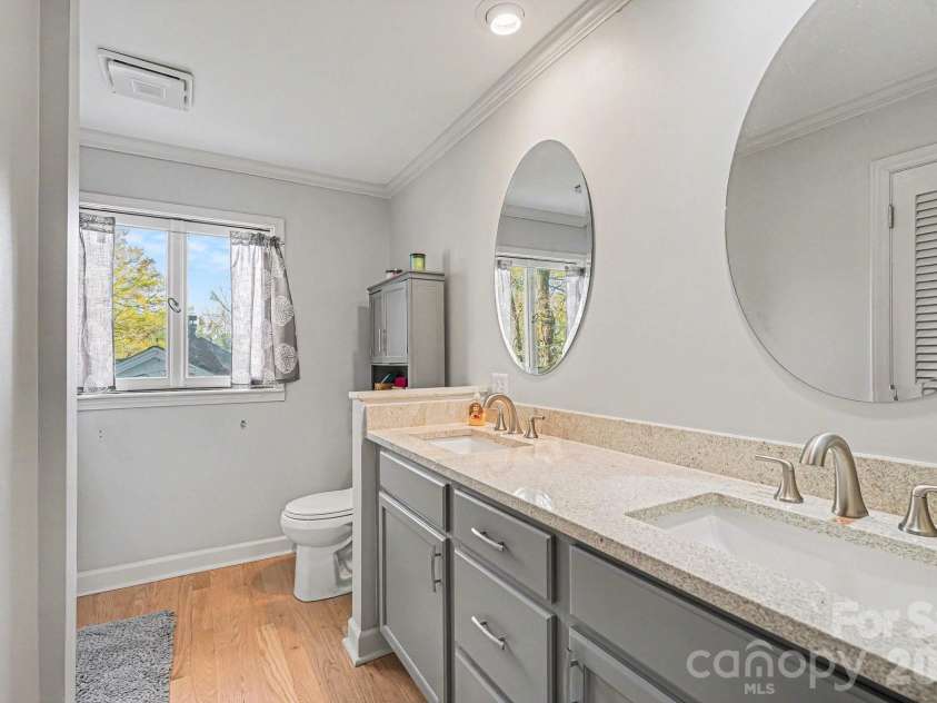 507 Florham Drive, High Point, NC 27262.  MLS# CAR4367712, YatesRealty ID 19293. 