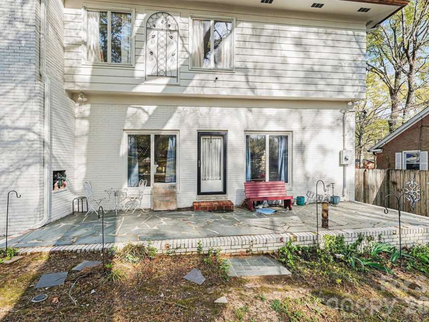 507 Florham Drive, High Point, NC 27262.  MLS# CAR4367712, YatesRealty ID 19293. 