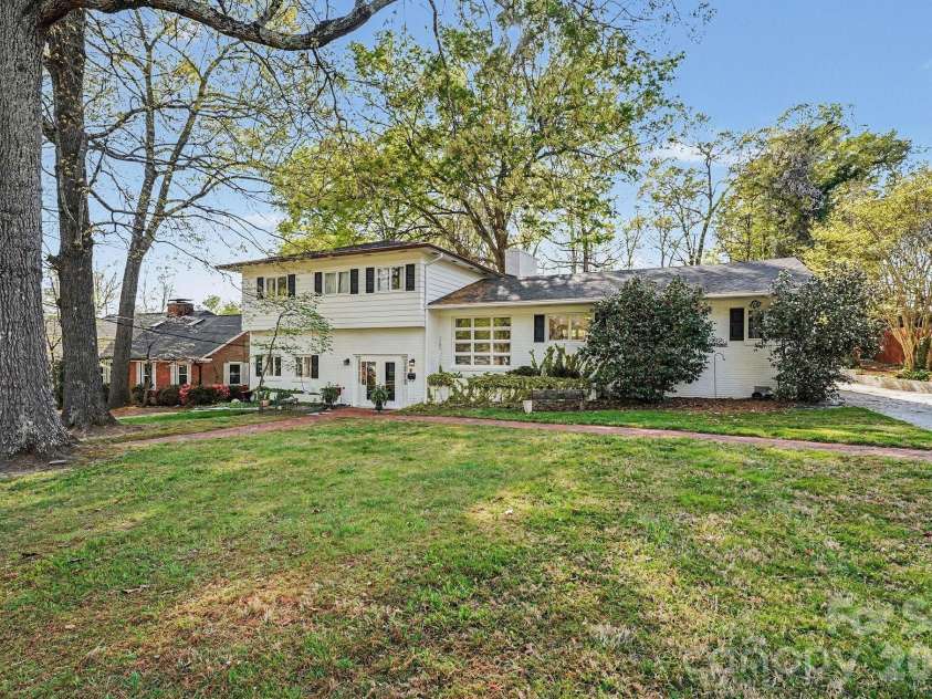 507 Florham Drive, High Point, NC 27262.  MLS# CAR4367712, YatesRealty ID 19293. 