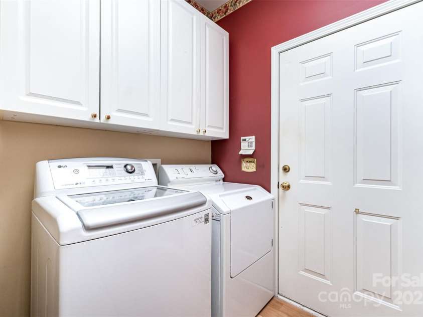 9419 Olivia Lane, Charlotte, NC 28277.  MLS# CAR4264521, YatesRealty ID 19294. 