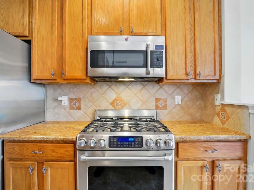 125 Snead Road, Fort Mill, SC 29715.  MLS# CAR4243378, YatesRealty ID 19295. 