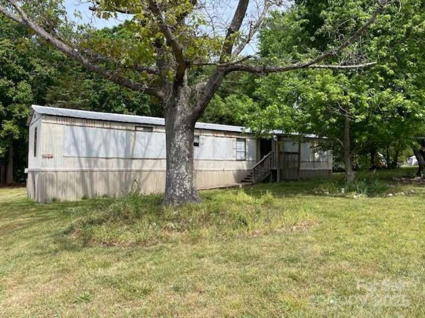 6504 Denver Heights Circle, Denver, NC 28037.  MLS# CAR4291596, YatesRealty ID 19296. 