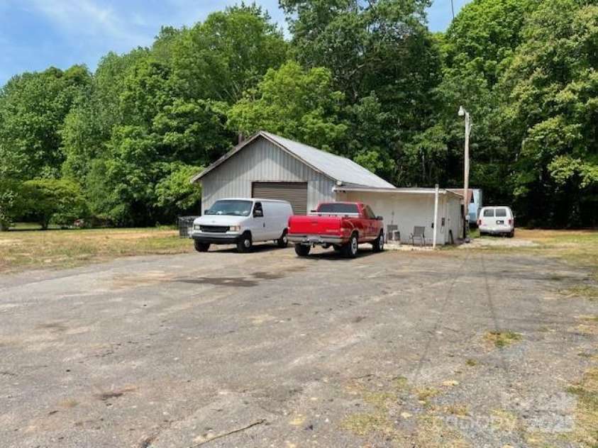 6504 Denver Heights Circle, Denver, NC 28037.  MLS# CAR4291596, YatesRealty ID 19296. 