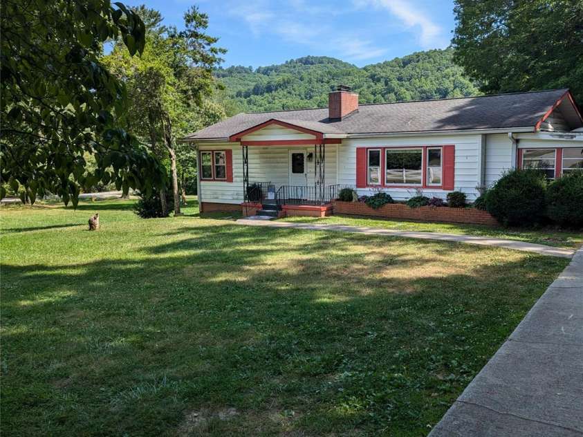 3106 Brevard Road, Hendersonville, NC 28791.  MLS# CAR4154139, YatesRealty ID 19297. Front of house