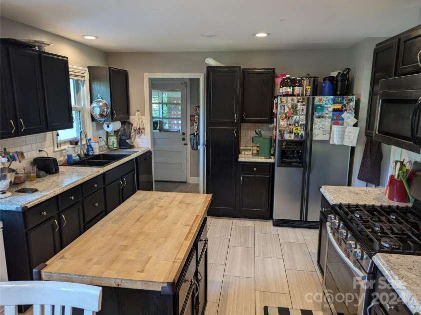 3106 Brevard Road, Hendersonville, NC 28791.  MLS# CAR4154139, YatesRealty ID 19297. Kitchen