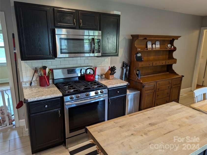 3106 Brevard Road, Hendersonville, NC 28791.  MLS# CAR4154139, YatesRealty ID 19297. Kitchen