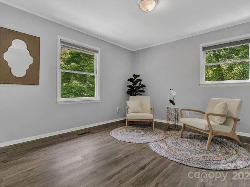 35 Avondale Road, Asheville, NC 28803.  MLS# CAR4259501, YatesRealty ID 19298. 2nd Bedroom