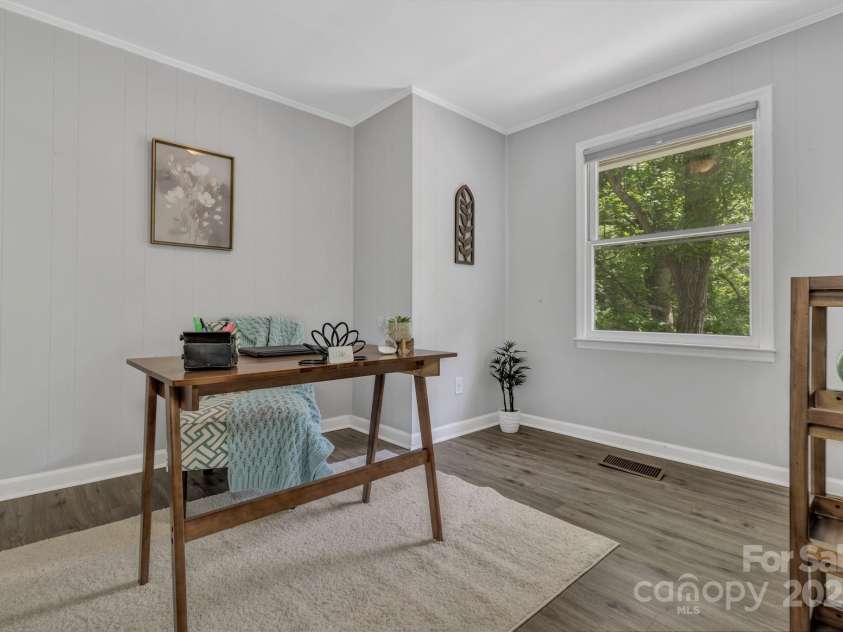 35 Avondale Road, Asheville, NC 28803.  MLS# CAR4259501, YatesRealty ID 19298. 3rd Bedroom