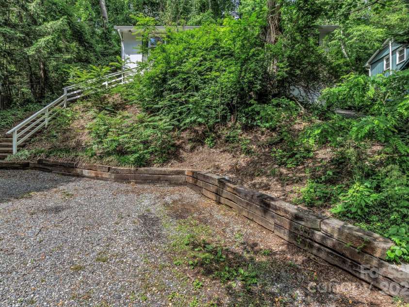 35 Avondale Road, Asheville, NC 28803.  MLS# CAR4259501, YatesRealty ID 19298. 
