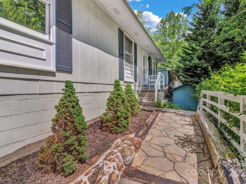 35 Avondale Road, Asheville, NC 28803.  MLS# CAR4259501, YatesRealty ID 19298. 