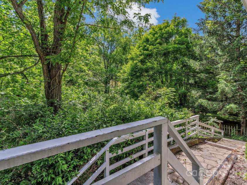 35 Avondale Road, Asheville, NC 28803.  MLS# CAR4259501, YatesRealty ID 19298. 